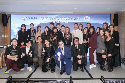 保良局董事會成員與曾紀華獎學金主席曾文能先生連同一眾嘉賓合照留念。