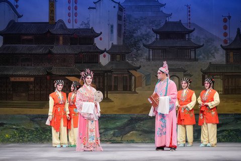 保良局李何芷韻主席、節目籌委會主席顏肇臻總理、陳思暐總理及嚴子諭總理粉墨登場，擔任慈善演出嘉賓。