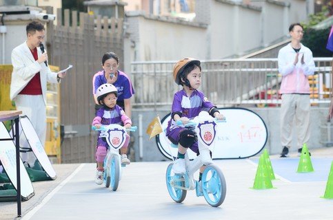 幼兒服務的小車手「保寶單車隊」為活動獻上活力四射的表演。
