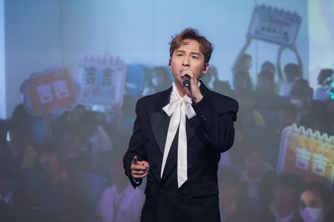 《中年好聲音》義工大使周吉佩先生、劉洋先生、李金凱先生及龍婷女士演繹經典歌曲及分享各人的生命故事，以歌聲傳遞愛與希望。