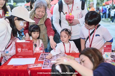 「保良愛心市集」現場人頭湧湧，多個攤位均由保良局轄下服務單位所籌備，參加者與市民均樂在其中。