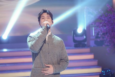 林奕匡演唱《那些不愛我的人》。