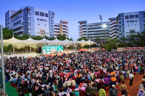 今年活動盛況空前，筵開逾330席，超過4,000位善長及受惠人士齊聚一堂，享用熱騰騰的盆菜。