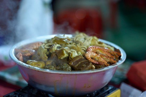 今年活動盛況空前，筵開逾330席，超過4,000位善長及受惠人士齊聚一堂，享用熱騰騰的盆菜。