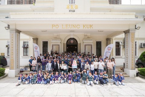 一眾嘉賓與保良局ONE23舞團成員一同慶祝舞團成立五周年。